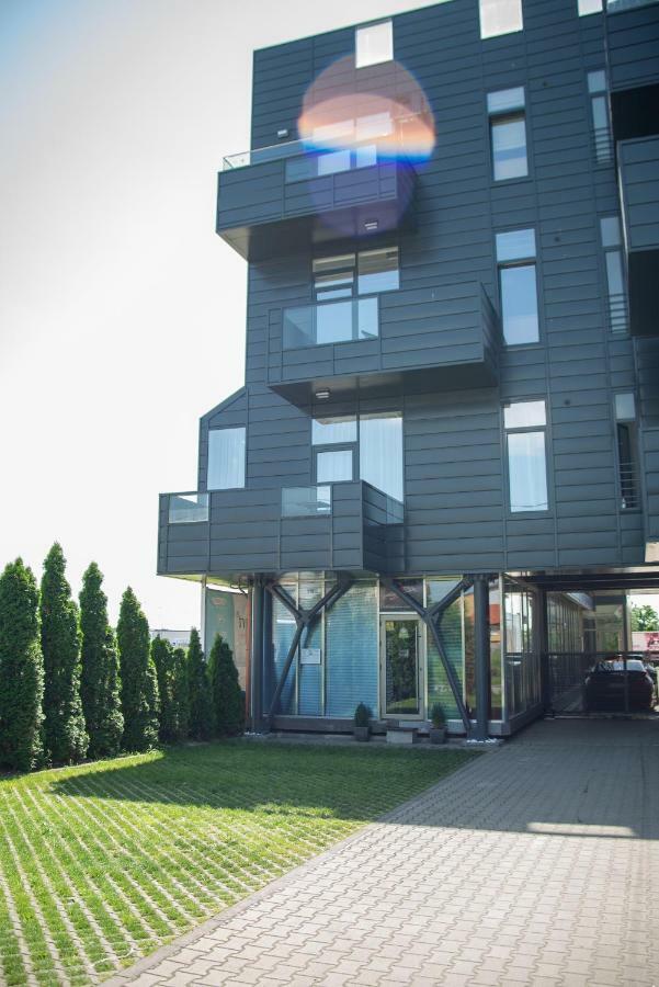 Apartments Steel Residence- Tesla Drive Experience Тімішоара Екстер'єр фото