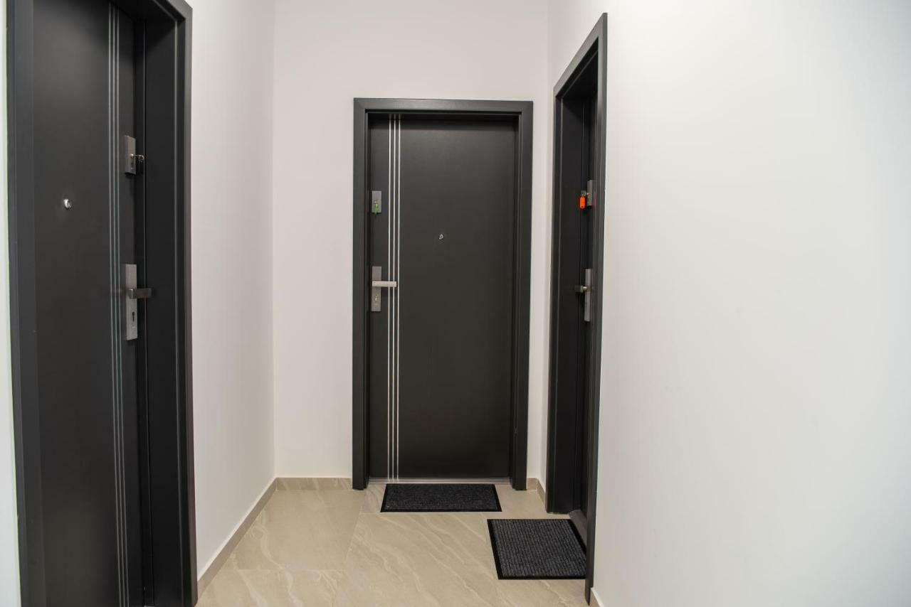 Apartments Steel Residence- Tesla Drive Experience Тімішоара Екстер'єр фото